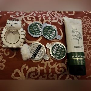 Bath & Body Works White Cat Car Visor Clip, 4 refill scents and 8 oz body cream